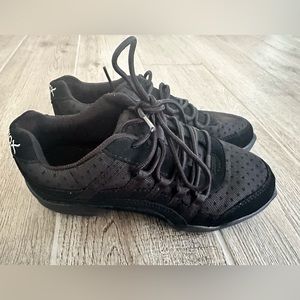 Capezio Women’s Rock It Dance sneakers (Dansneaker)